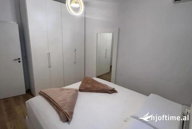 Shtepi me qera Apartament ne Tirane, 2+1, Mobilimi E mobiluar, Pagesa 500  Euro.