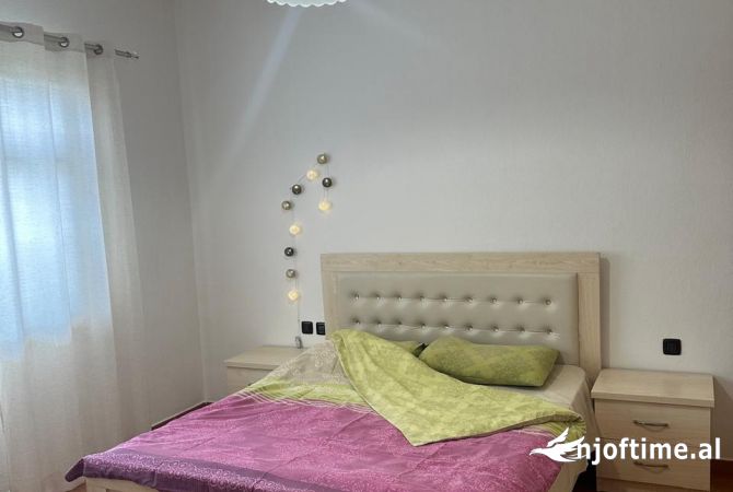 Shtepi me qera Apartament ne Tirane, 2+1, Mobilimi E mobiluar, Pagesa 50,000  Leke.