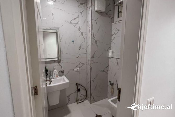 Shtepi me qera Apartament ne Tirane, 1+1, Mobilimi E mobiluar, Pagesa 550  Euro.