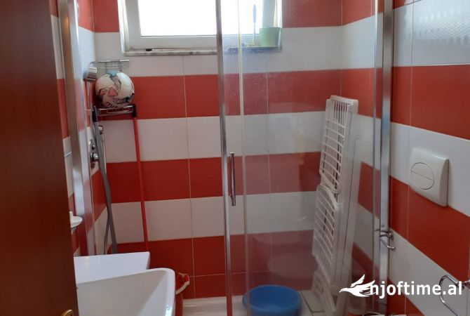 Shtepi me qera Duplex(shtepi me 2 kate) ne Tirane, 2+1, Mobilimi E mobiluar, Pagesa 550  Euro.