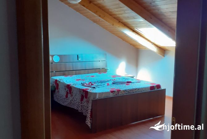 Shtepi me qera Duplex(shtepi me 2 kate) ne Tirane, 2+1, Mobilimi E mobiluar, Pagesa 550  Euro.