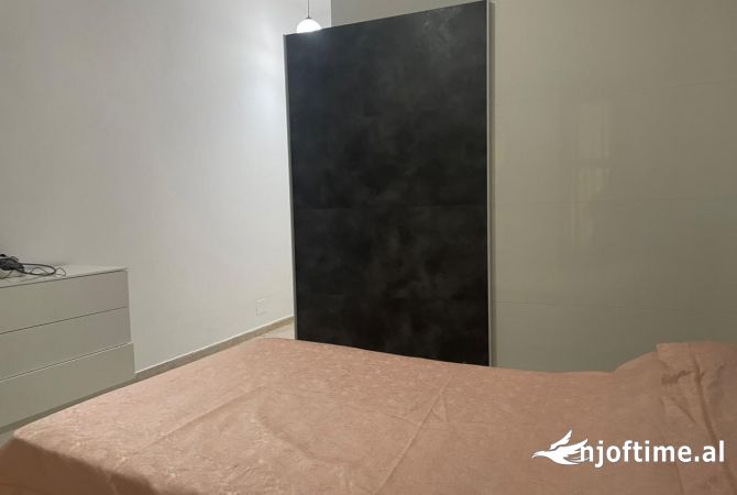 Shtepi me qera Apartament ne Tirane, 2+1, Mobilimi E mobiluar, Pagesa 500  Euro.