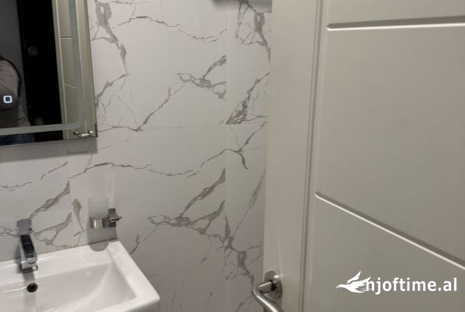 Shtepi me qera Apartament ne Tirane, 1+1, Mobilimi E mobiluar, Pagesa 550  Euro.