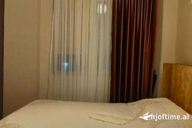 Shtepi me qera Apartament ne Tirane, 3+1, Mobilimi E mobiluar, Pagesa 1,000  Euro.