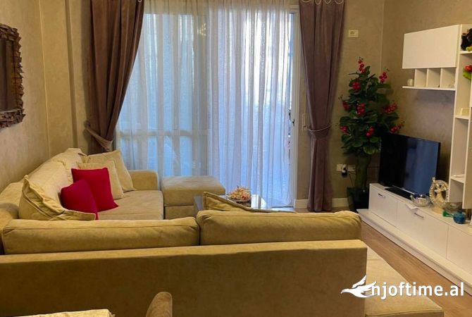 Shtepi me qera Apartament ne Tirane, 3+1, Mobilimi E mobiluar, Pagesa 1,000  Euro.