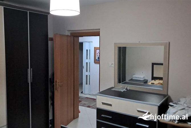 Shtepi me qera Apartament ne Tirane, 2+1, Mobilimi E mobiluar, Pagesa 450  Euro.