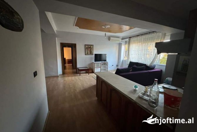 Shtepi me qera Apartament ne Tirane, 3+1, Mobilimi E mobiluar, Pagesa 600  Euro.