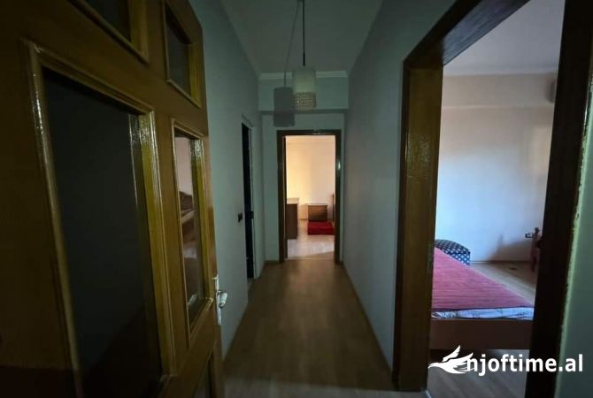 Shtepi me qera Apartament ne Tirane, 3+1, Mobilimi E mobiluar, Pagesa 600  Euro.