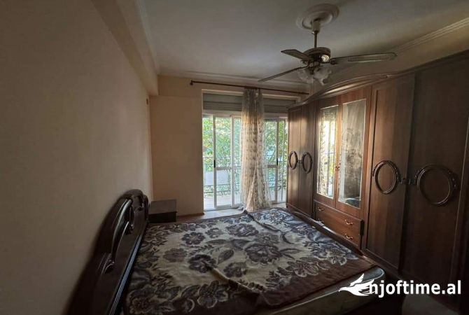 Shtepi me qera Apartament ne Tirane, 3+1, Mobilimi E mobiluar, Pagesa 600  Euro.