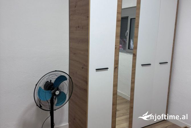 Shtepi me qera Apartament ne Tirane, 1+1, Mobilimi E mobiluar, Pagesa 400  Euro.