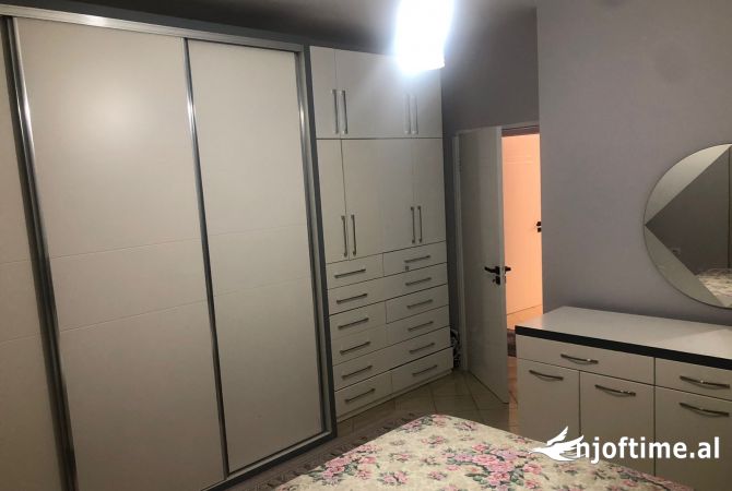 Shtepi me qera Apartament ne Tirane, 2+1, Mobilimi E mobiluar, Pagesa 65,000  Leke.