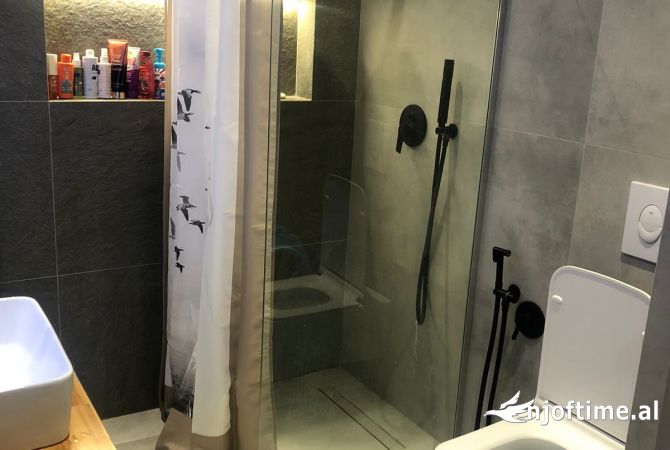 Shtepi me qera Apartament ne Tirane, 2+1, Mobilimi E mobiluar, Pagesa 65,000  Leke.