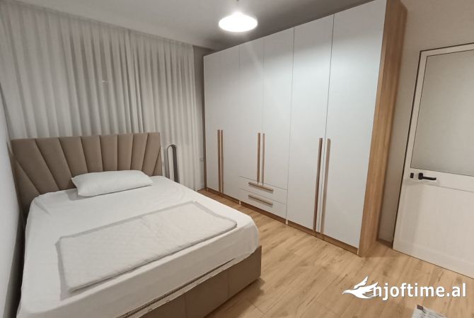 Shtepi me qera Apartament ne Tirane, 3+1, Mobilimi E mobiluar, Pagesa 600  Euro.
