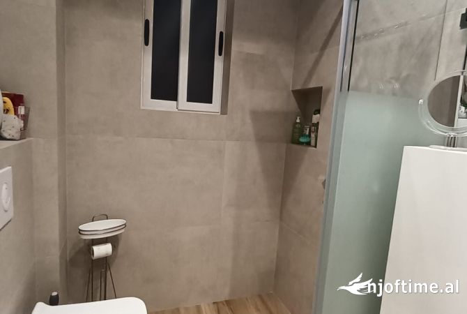 Shtepi me qera Apartament ne Tirane, 3+1, Mobilimi E mobiluar, Pagesa 600  Euro.