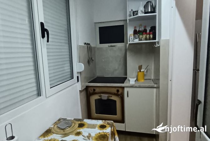 Shtepi me qera Apartament ne Tirane, 3+1, Mobilimi E mobiluar, Pagesa 600  Euro.