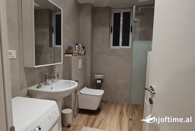 Shtepi me qera Apartament ne Tirane, 3+1, Mobilimi E mobiluar, Pagesa 600  Euro.