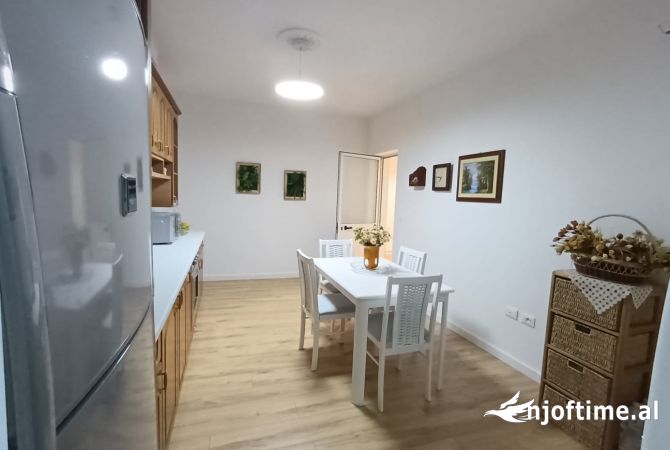 Shtepi me qera Apartament ne Tirane, 3+1, Mobilimi E mobiluar, Pagesa 600  Euro.