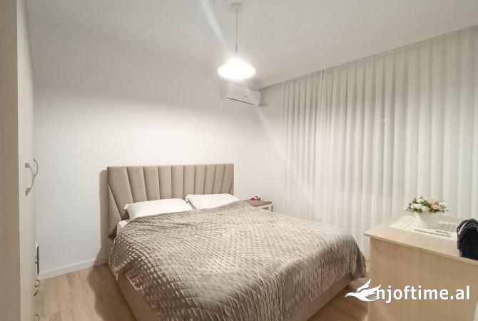 Shtepi me qera Apartament ne Tirane, 3+1, Mobilimi E mobiluar, Pagesa 600  Euro.