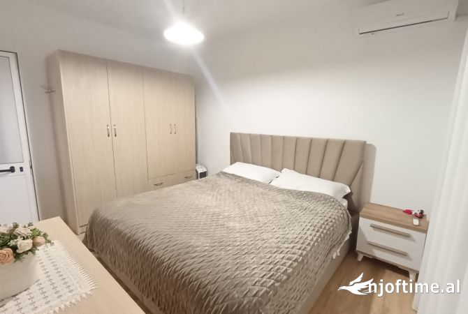 Shtepi me qera Apartament ne Tirane, 3+1, Mobilimi E mobiluar, Pagesa 600  Euro.