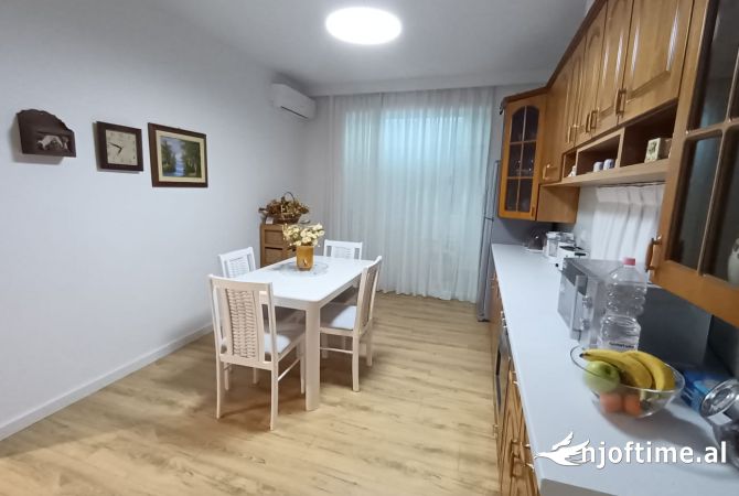 Shtepi me qera Apartament ne Tirane, 3+1, Mobilimi E mobiluar, Pagesa 600  Euro.