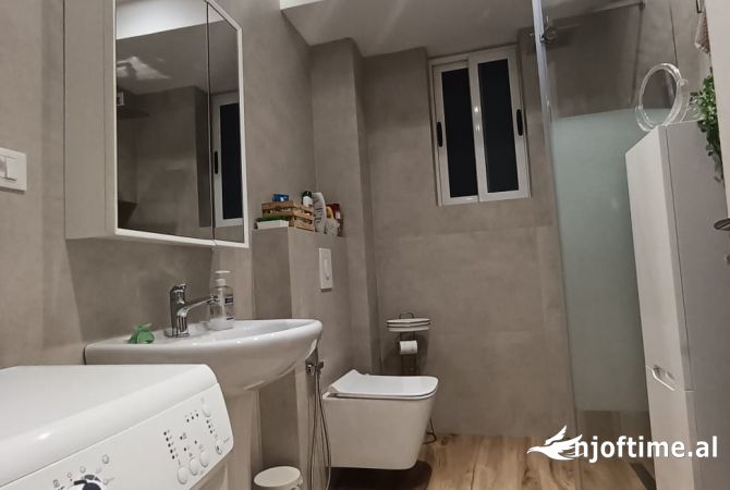 Shtepi me qera Apartament ne Tirane, 3+1, Mobilimi E mobiluar, Pagesa 600  Euro.