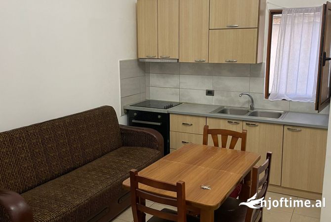 Shtepi me qera 1+1 ne Tirane - 32,000 Leke
