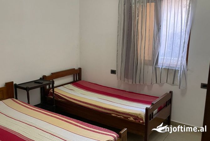 Shtepi me qera Shtepi Private ne Tirane, 1+1, Mobilimi E mobiluar, Pagesa 32,000  Leke.