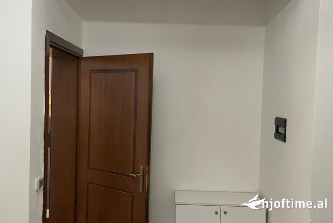 Shtepi me qera Shtepi Private ne Tirane, 1+1, Mobilimi E mobiluar, Pagesa 32,000  Leke.