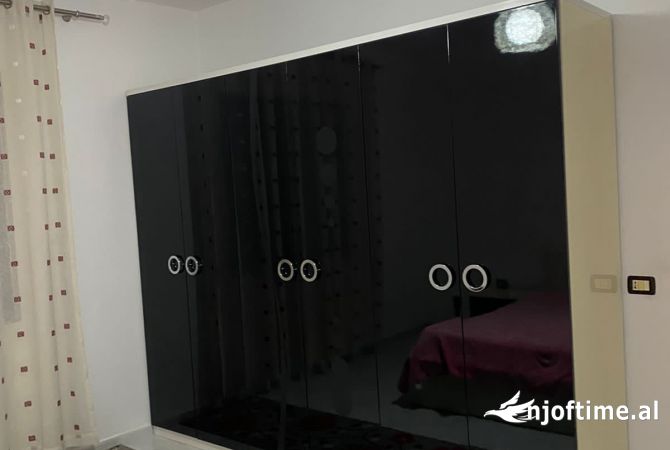 Shtepi me qera Apartament ne Tirane, 2+1, Mobilimi E mobiluar, Pagesa 50,000  Leke.