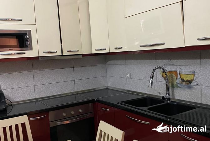 Shtepi me qera Apartament ne Tirane, 2+1, Mobilimi E mobiluar, Pagesa 50,000  Leke.