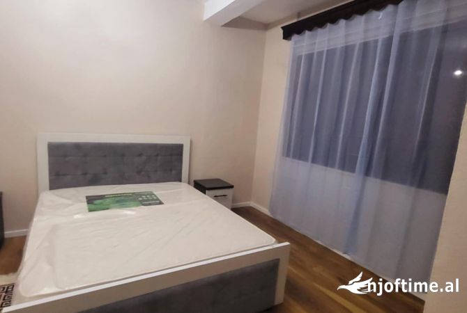 Shtepi me qera Apartament ne Tirane, 2+1, Mobilimi E mobiluar, Pagesa 700  Euro.