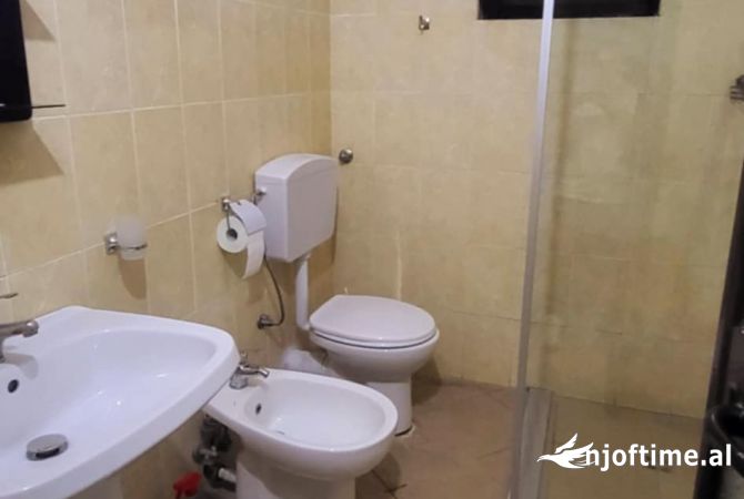 Shtepi me qera Apartament ne Tirane, 2+1, Mobilimi E mobiluar, Pagesa 700  Euro.