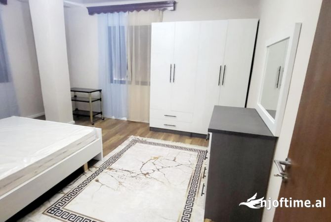 Shtepi me qera Apartament ne Tirane, 2+1, Mobilimi E mobiluar, Pagesa 700  Euro.