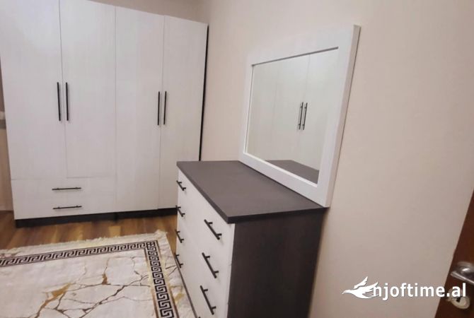 Shtepi me qera Apartament ne Tirane, 2+1, Mobilimi E mobiluar, Pagesa 700  Euro.