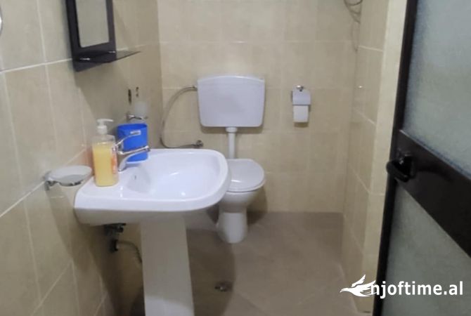 Shtepi me qera Apartament ne Tirane, 2+1, Mobilimi E mobiluar, Pagesa 700  Euro.