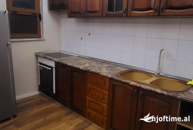 Shtepi me qera Apartament ne Tirane, 2+1, Mobilimi E mobiluar, Pagesa 700  Euro.