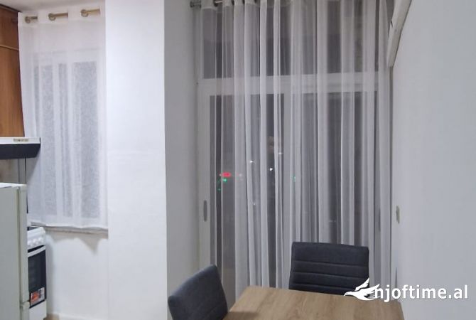 Shtepi me qera Apartament ne Tirane, 1+1, Mobilimi E mobiluar, Pagesa 65,000  Leke.