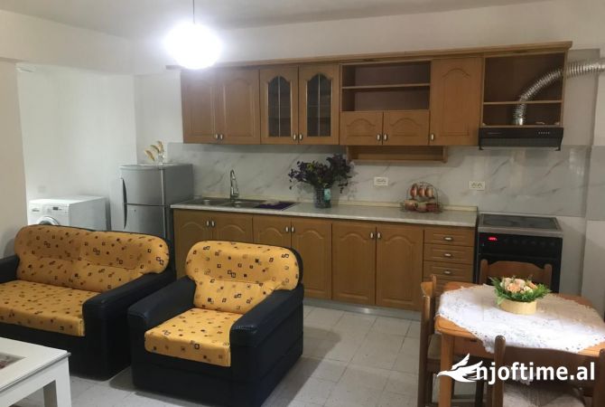 Shtepi me qera 1+1 ne Tirane - 40,000 Leke