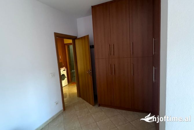 Shtepi me qera Apartament ne Tirane, 1+1, Mobilimi E mobiluar, Pagesa 450  Euro.