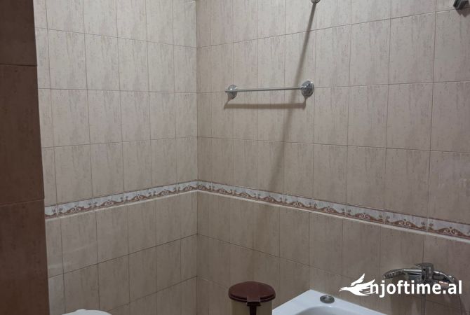 Shtepi me qera Apartament ne Tirane, 1+1, Mobilimi E mobiluar, Pagesa 450  Euro.