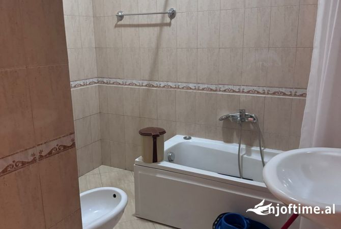 Shtepi me qera Apartament ne Tirane, 1+1, Mobilimi E mobiluar, Pagesa 450  Euro.