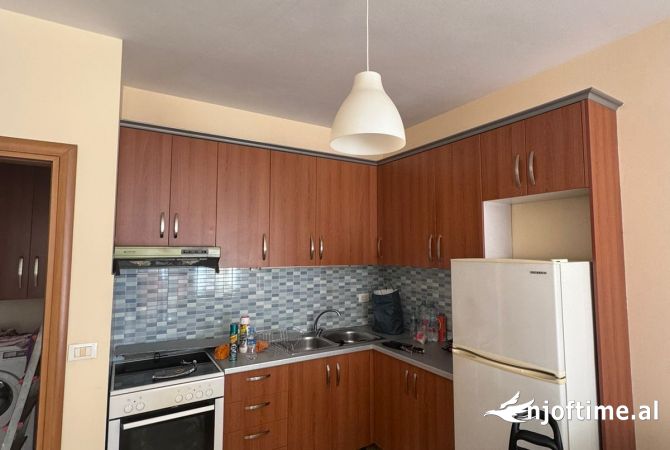 Shtepi me qera Apartament ne Tirane, 1+1, Mobilimi E mobiluar, Pagesa 450  Euro.