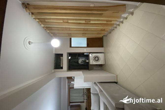 Shtepi me qera Shtepi Private ne Tirane, 2+1, Mobilimi E mobiluar, Pagesa 45,000  Leke.