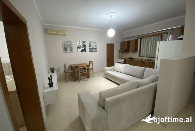 Shtepi me qera Shtepi Private ne Tirane, 2+1, Mobilimi E mobiluar, Pagesa 45,000  Leke.