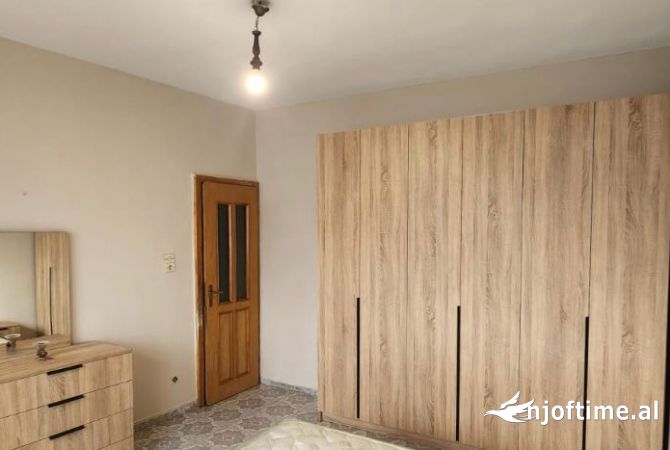 Shtepi me qera Shtepi Private ne Tirane, 1+1, Mobilimi E mobiluar, Pagesa 43,000  Leke.