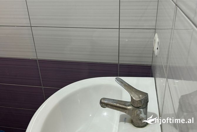 Shtepi me qera Apartament ne Tirane, 2+1, Mobilimi Bosh, pa mobiluar, Pagesa 30,000  Leke.