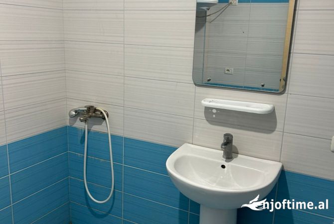Shtepi me qera Apartament ne Tirane, 2+1, Mobilimi Bosh, pa mobiluar, Pagesa 30,000  Leke.
