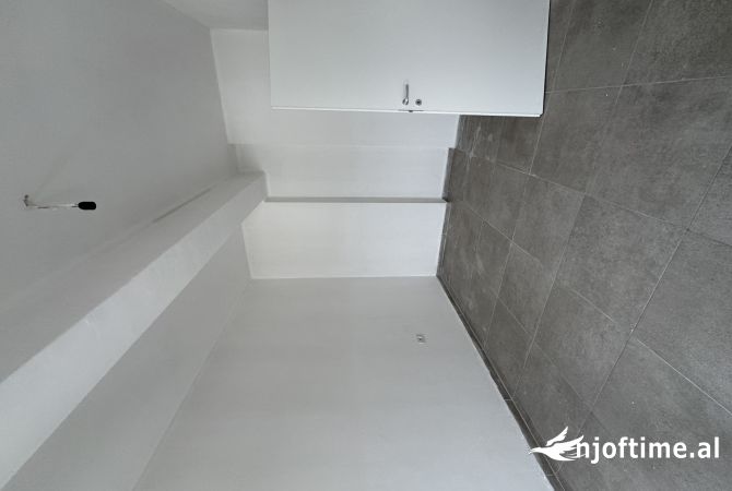 Shtepi me qera Apartament ne Tirane, 2+1, Mobilimi Pjeserisht e mobiluar, Pagesa 40,000  Leke.