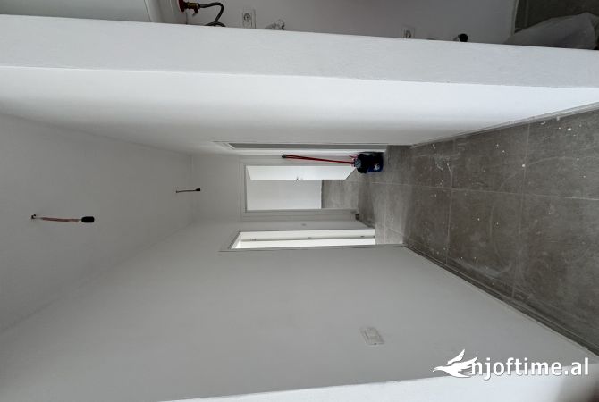 Shtepi me qera Apartament ne Tirane, 2+1, Mobilimi Pjeserisht e mobiluar, Pagesa 40,000  Leke.