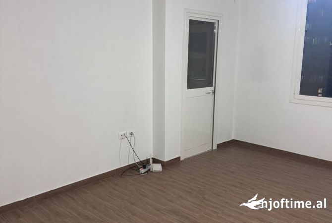 Shtepi me qera 2+1 ne Tirane - 30,000 Leke